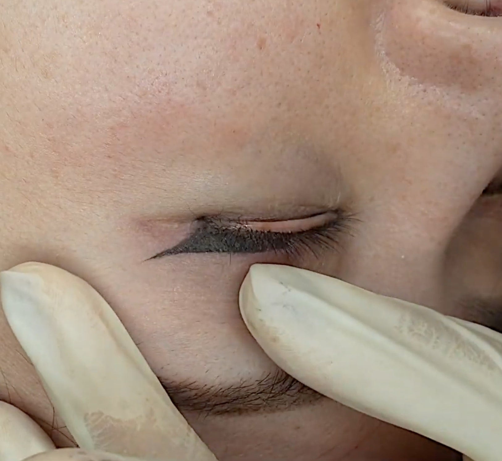 The Natural Edge: Soft Brown Eyeliner by Mini Na